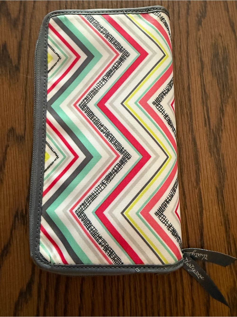 Thirty-one Chevron Zip Organizer in Multicolor